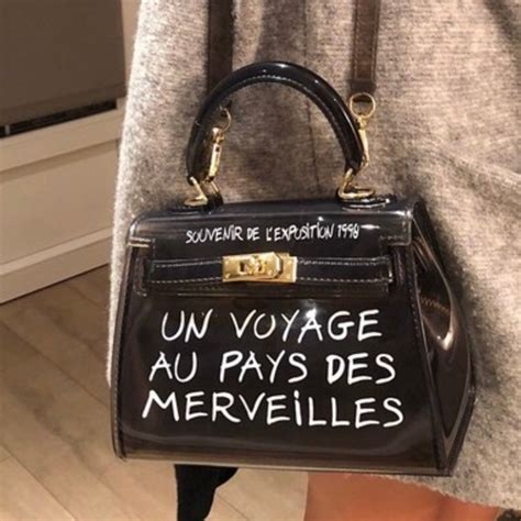 un voyage au pays des merveilles tasche hermes|Why Instagram Is Going Mad For The Hermés Voyager Bag.